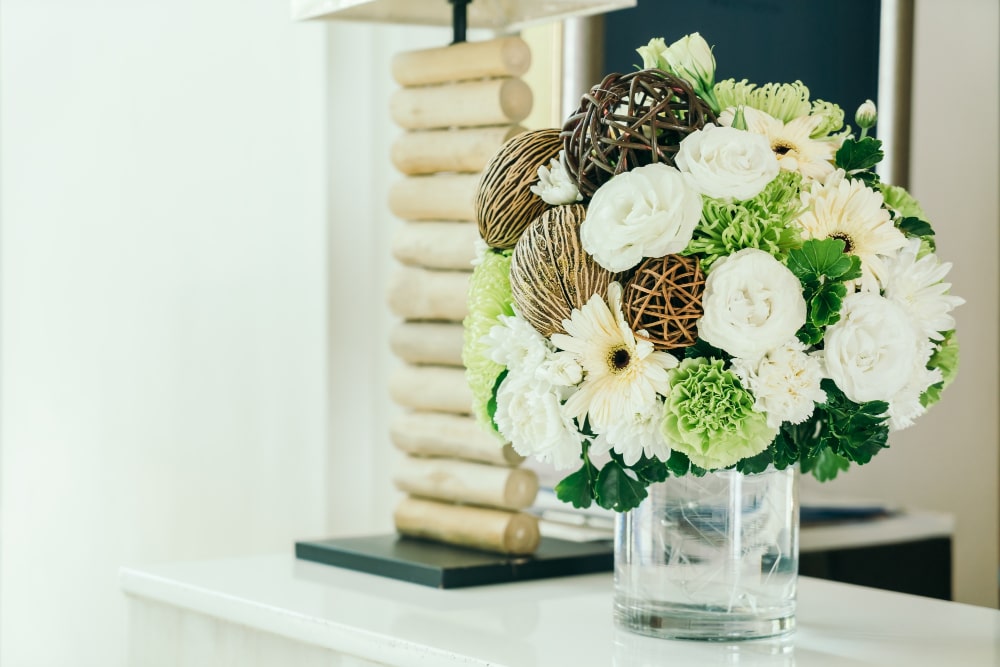 Осенний букет с георгинами вазе для декора интерьера
